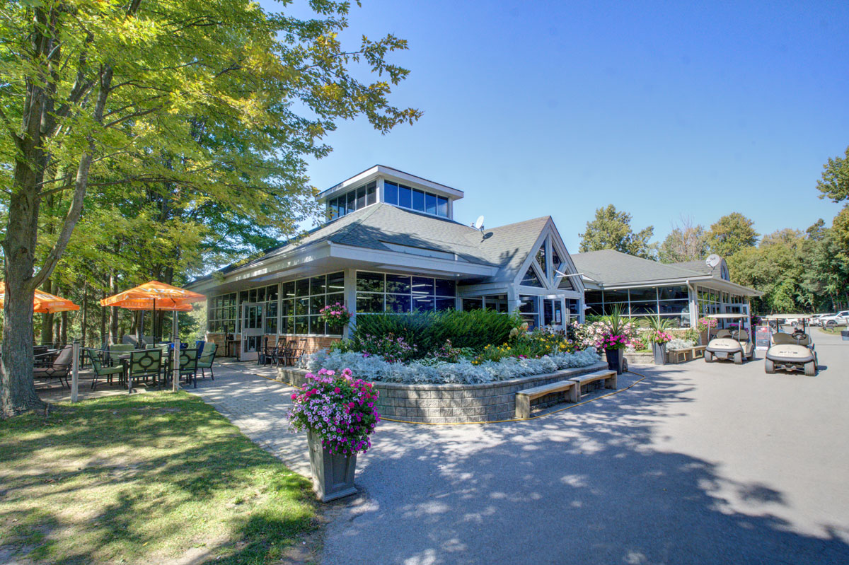 Uplands Ski Centre in Canada: the building is white in color.