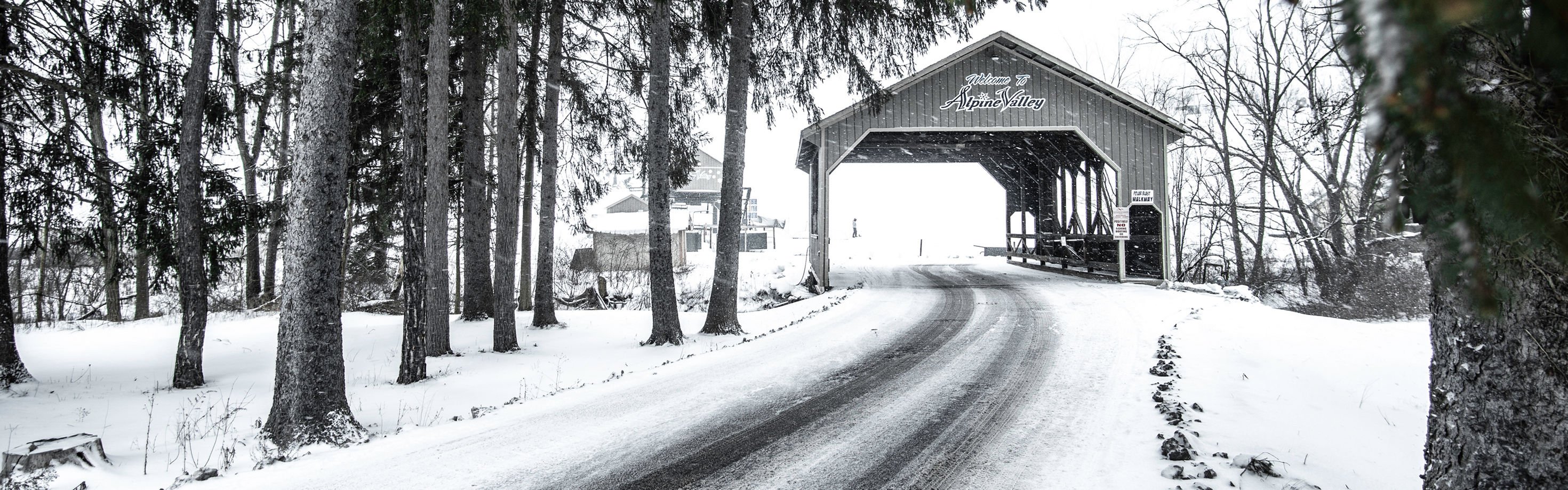 Alpine Valley Ohio in USA - an old covered bridge in the winter.