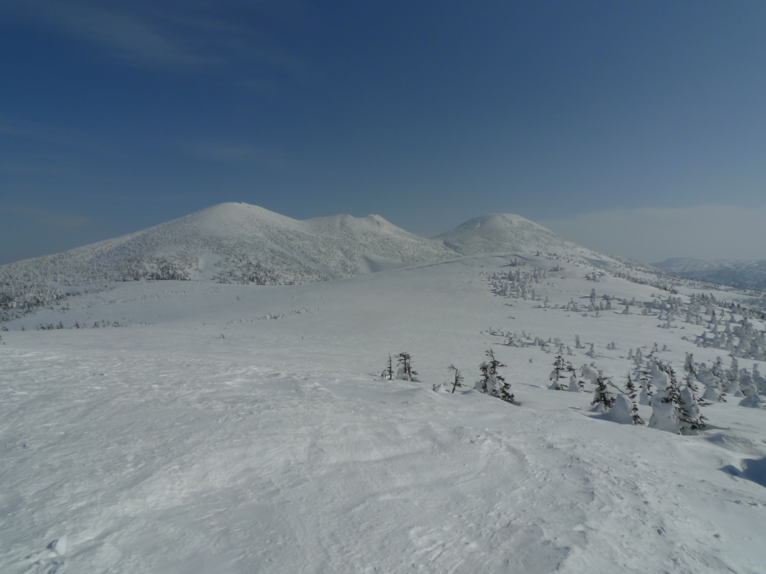 Shichinohechoei in Japan - a clear blue sky.