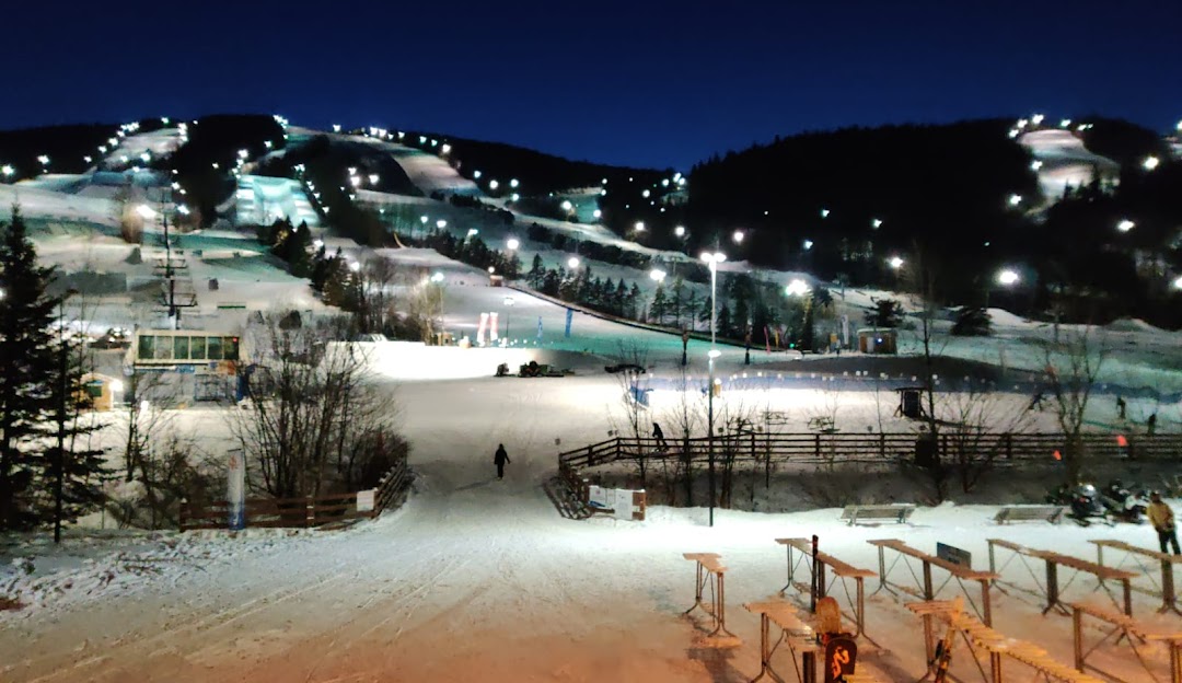 Stoneham in Canada - a snow covered ski slope at night.