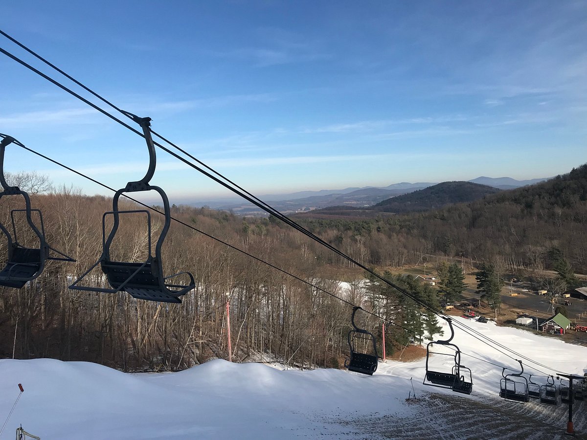 Willard Mountain – Greenwich in USA - a ski lift going up the mountain.
