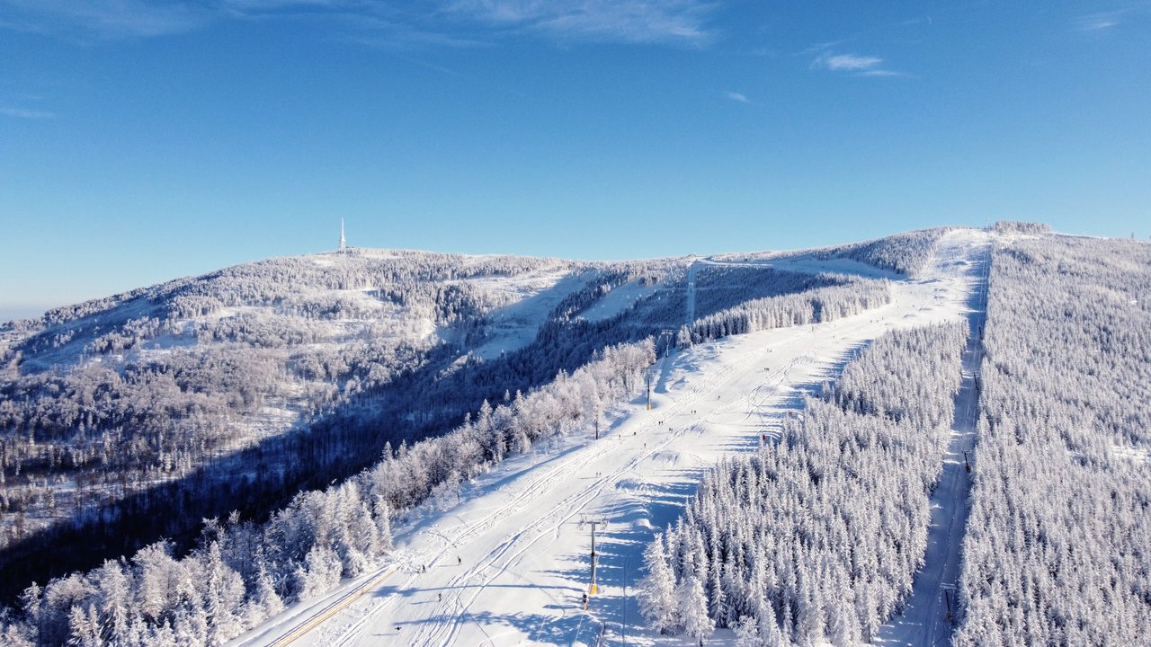 Suche in Poland - a view from the top of a ski slope.