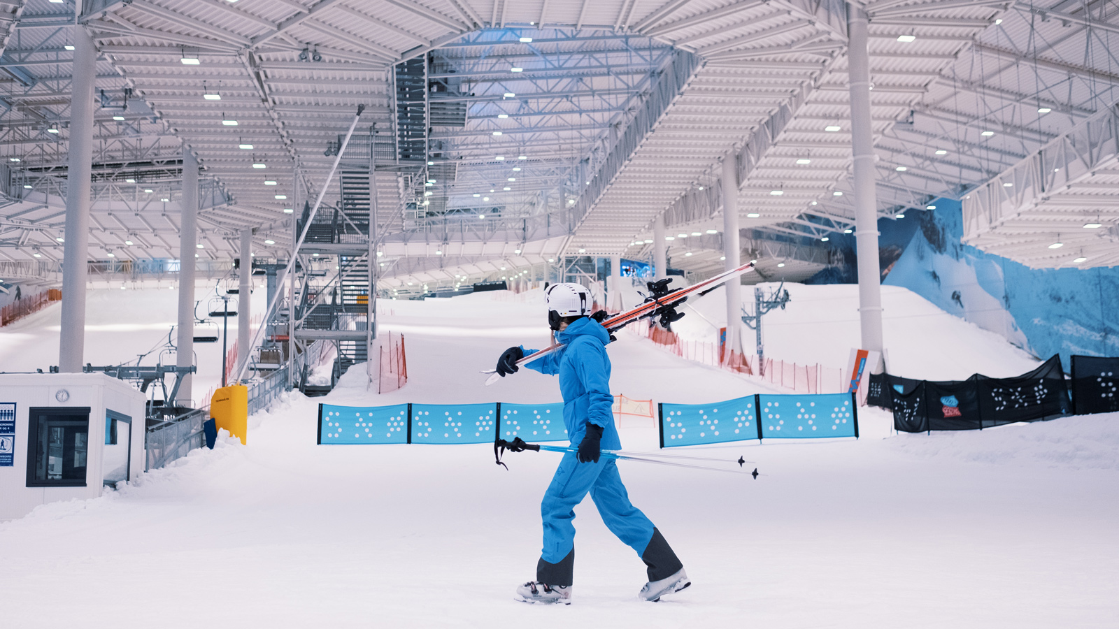 SNØ in Norway - a snowboarder in the snow.
