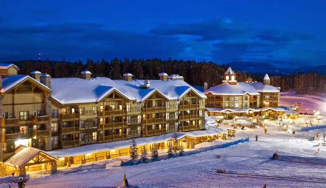 Kimberley in Canada: a ski resort at night.