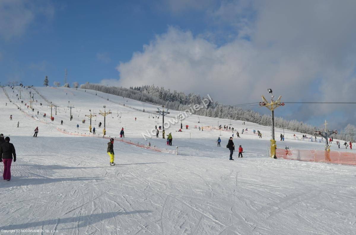 Górnik – Rzeczka | ​Sokolec in Poland - a group of people skiing down a snowy slope.