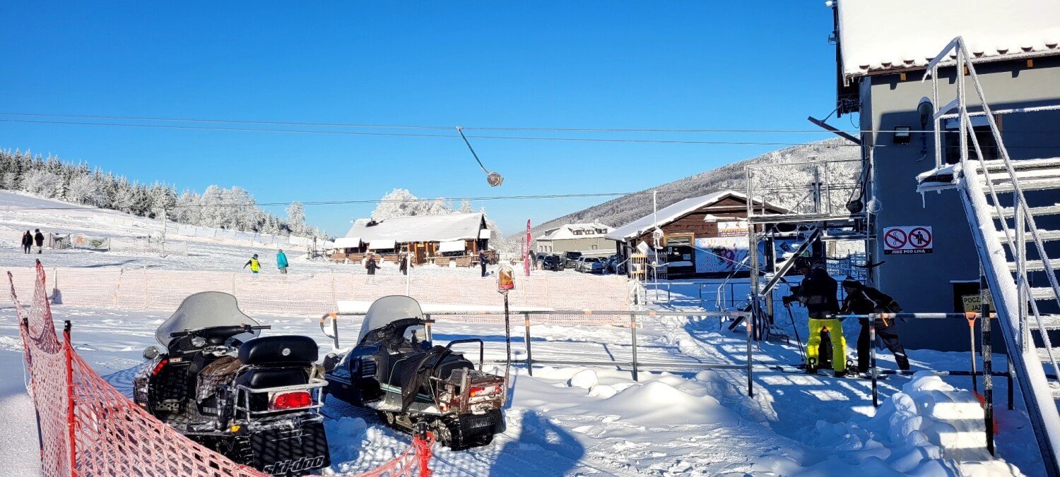 Górnik – Rzeczka | ​Sokolec in Poland - a snow covered ski slope with people on it.