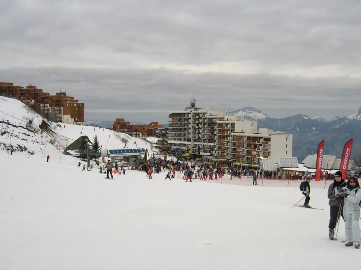 Les Sept Laux in France - white snow on the ground.