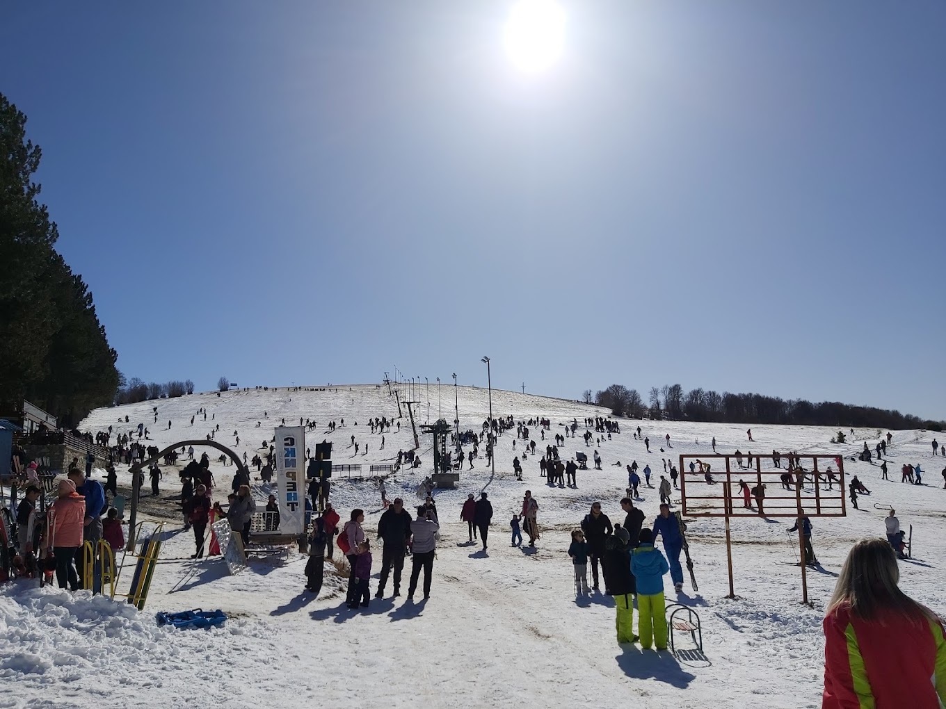 Stanic in North Macedonia - a large group of people skiing down a hill.