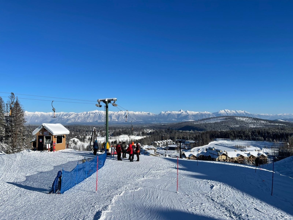 Tri Town in Canada - a view of a ski slope with people on it.