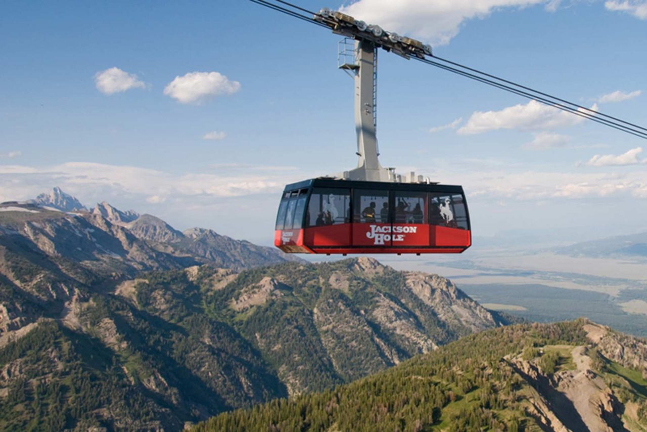 Jackson Hole in USA - a cable car in the mountains.