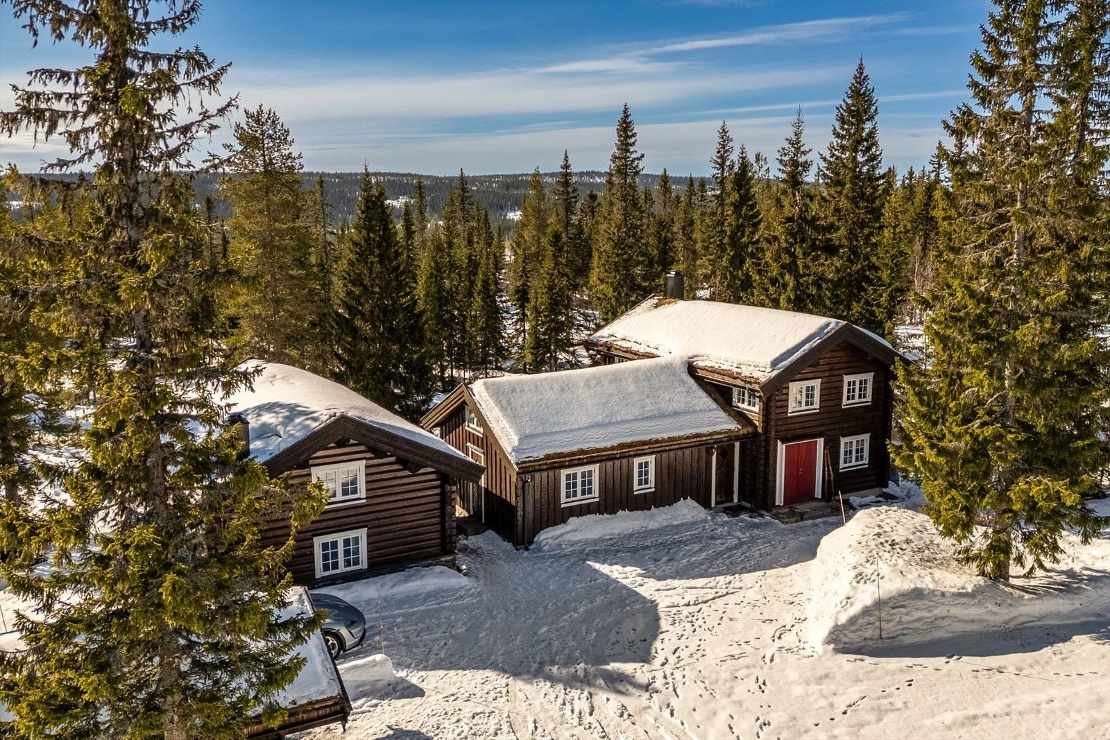 Renåfjellet in Norway - a cabin in the woods with snow on the ground.