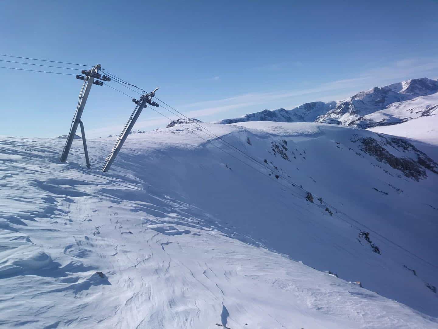 Beartooth Basin in USA - a ski lift going up a snowy mountain.