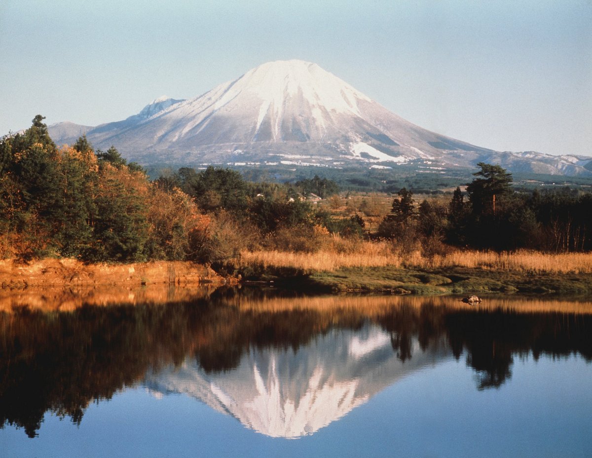Daisen – Masumizu Kogen in Japan - a mountain with a reflection in the water.