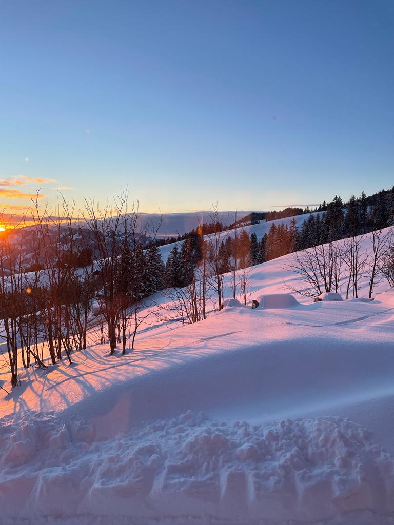 Ottenleue – Sangernboden in Switzerland - the sun is setting over a snowy landscape.