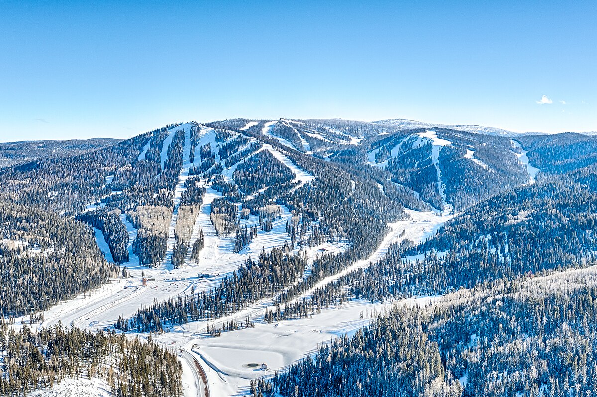 Sunrise Park in USA - a view of the mountains from the top of the mountain.