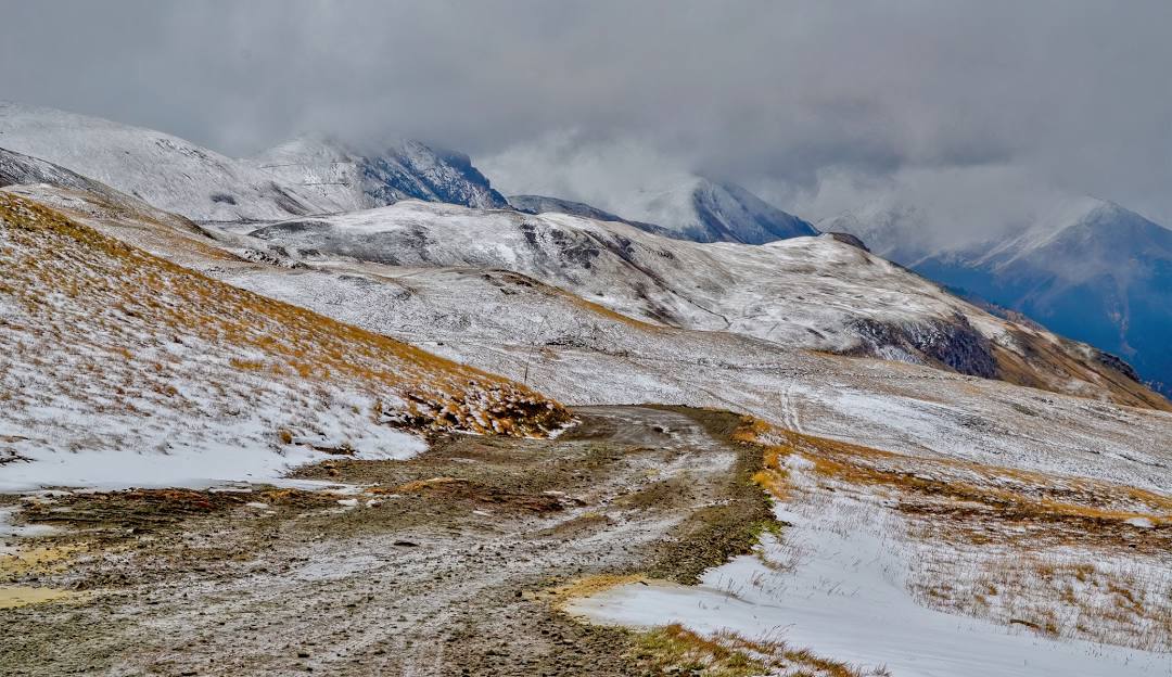 Silverton Mountain in USA - the trail up to the top of the mountain.