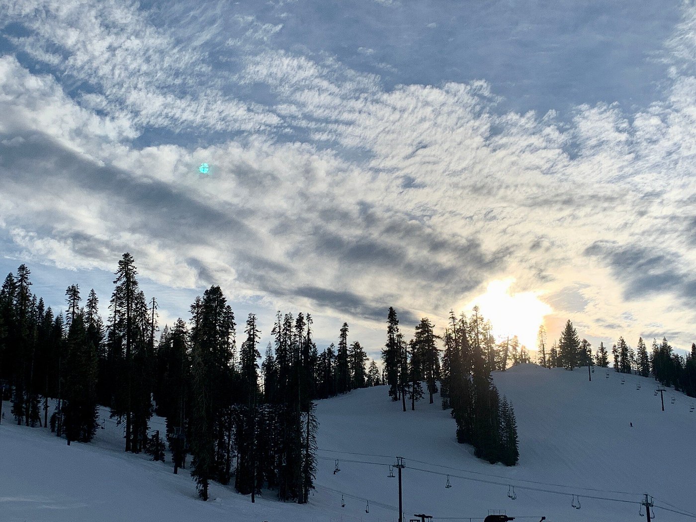 A beautiful winter sports scene at Badger Mountain ski resort in Washington State featuring a ski lift and stunning snowy mountain landscapes.