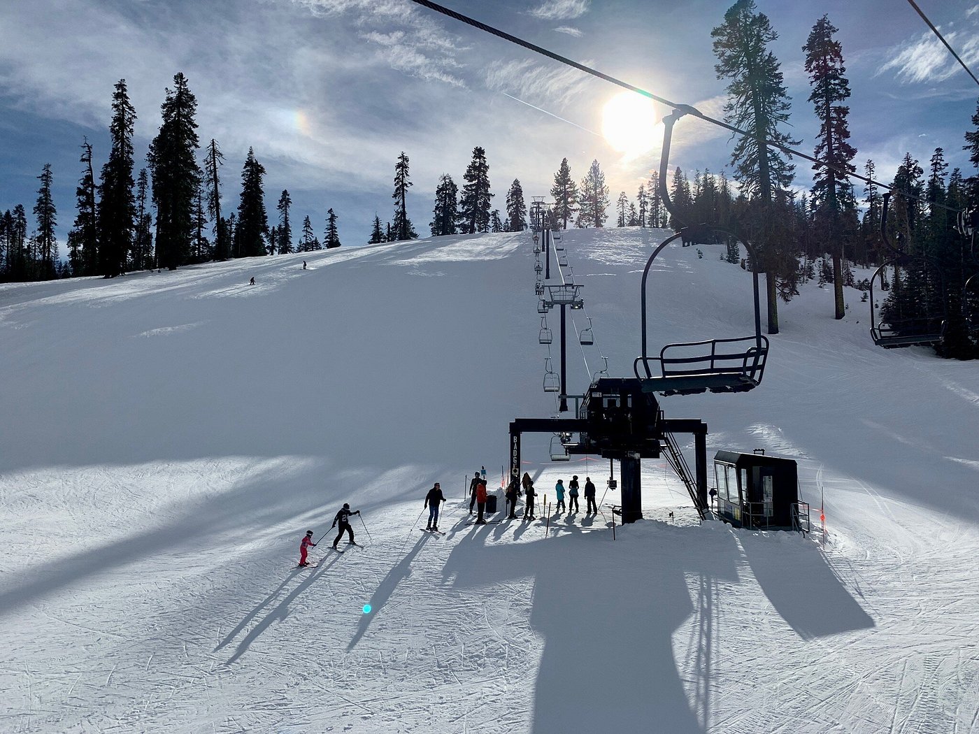 Image of a ski lift at the Badger Mountain ski resort in Washington State, USA, with skiers enjoying winter sports in the background.
