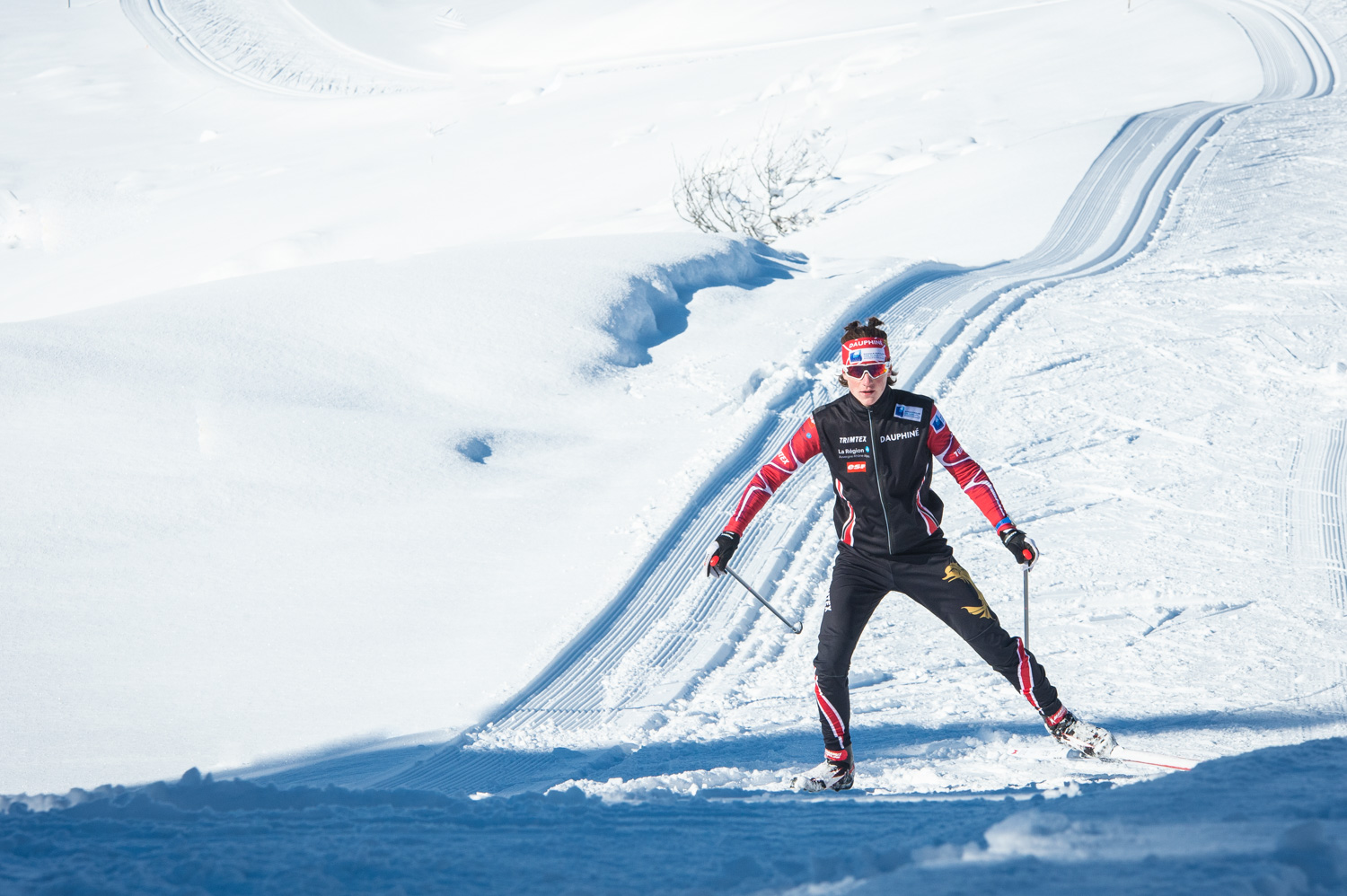 Les Signaraux – La Motte d'Aveillans in France - a person skiing down a snowy hill.