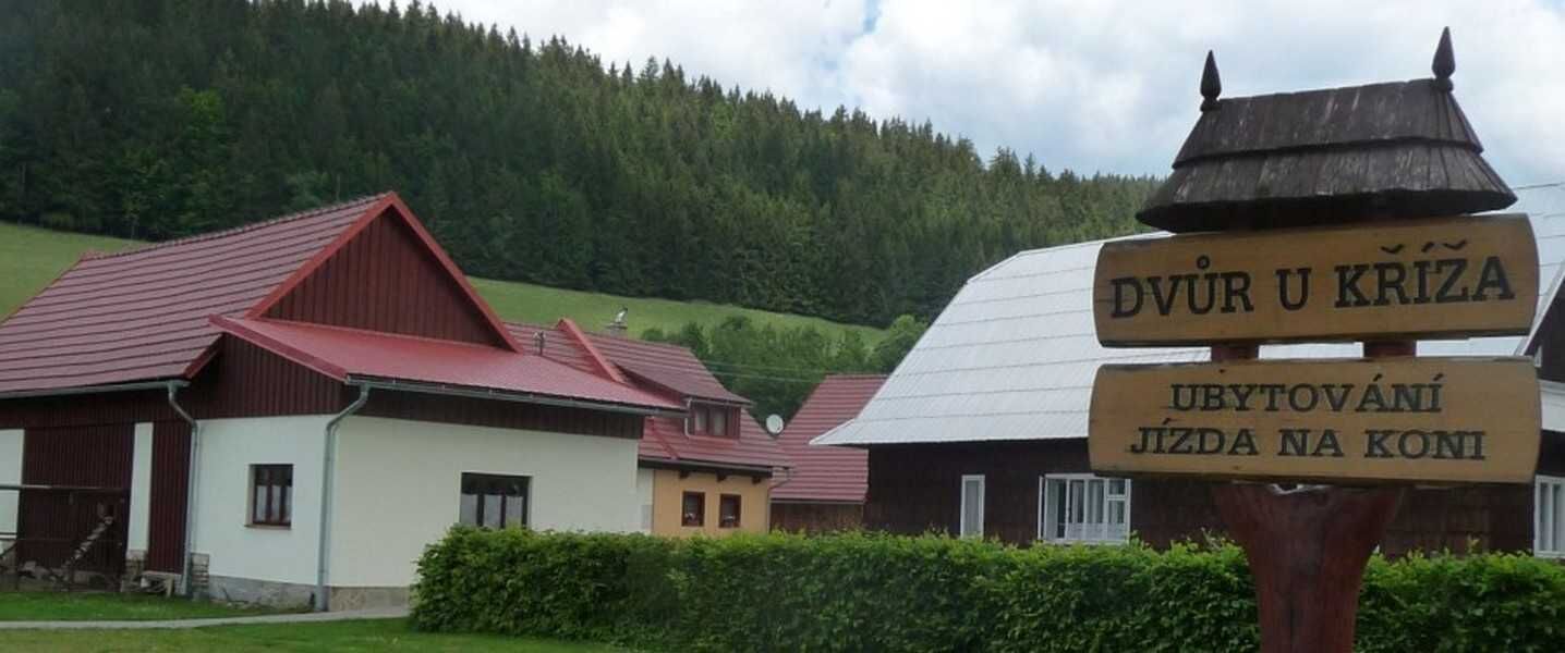 Machůzky in Czech Republic: a red and white building.