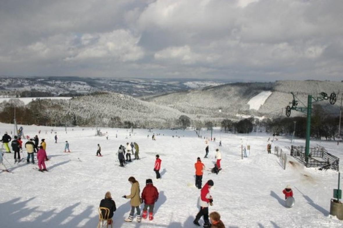Val de Wanne in Belgium - a group of people skiing down a hill.