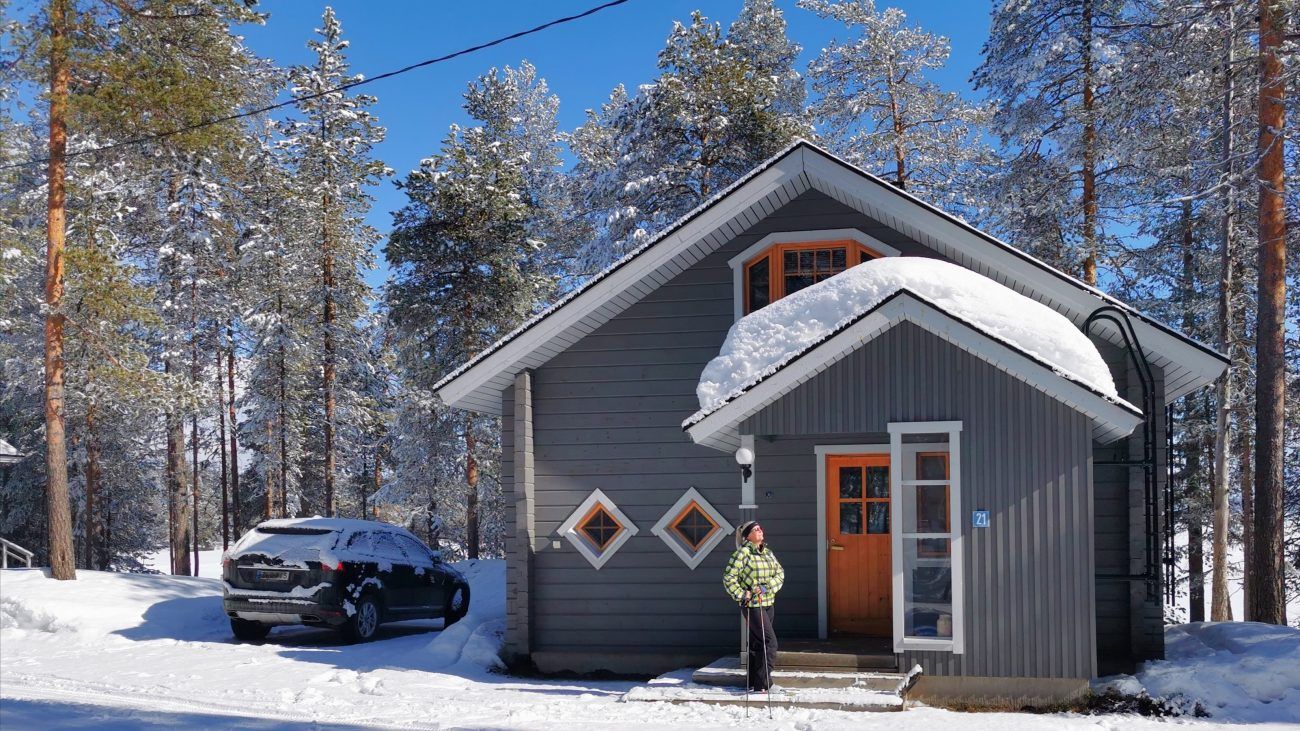 Kirikeskus in Finland - a small cabin in the woods with snow on the ground.