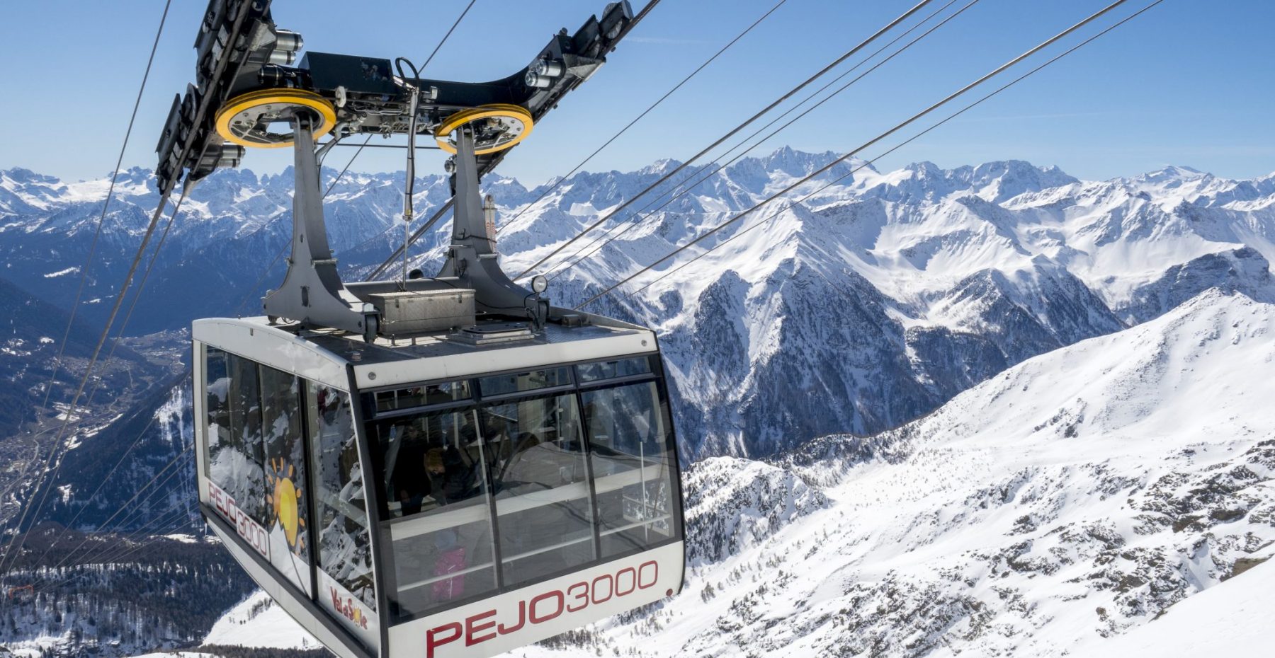 Skarmoen in Norway - a cable car on a snowy mountain.