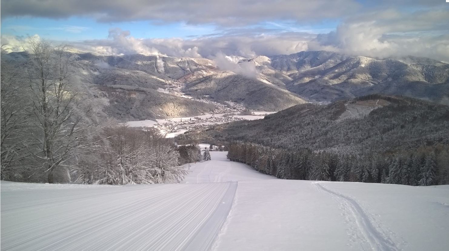 Le Poli – Xonrupt-Longemer in France - a view of the mountains from a ski slope.