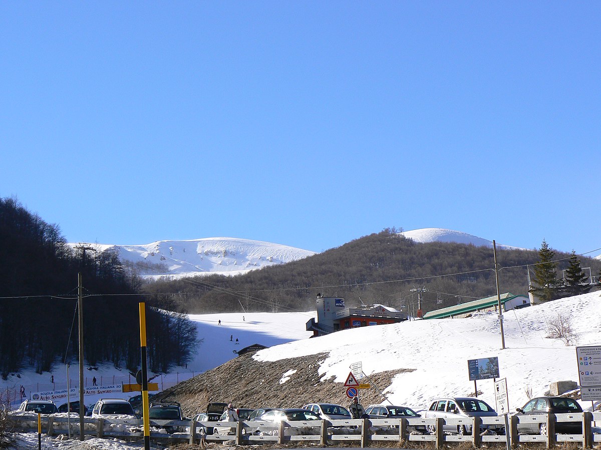 Alto Sangro – Roccaraso | ​Rivisondoli in Italy - a hill covered in snow.