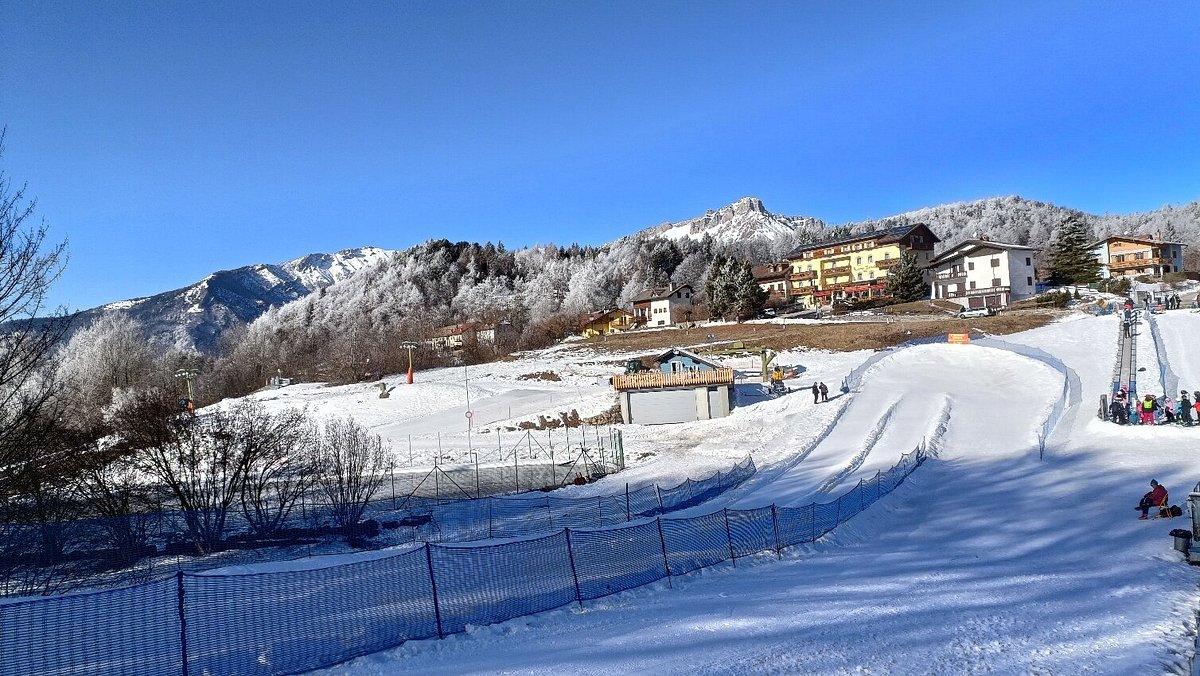 Passo Penice in Italy - a ski slope with people skiing down it.