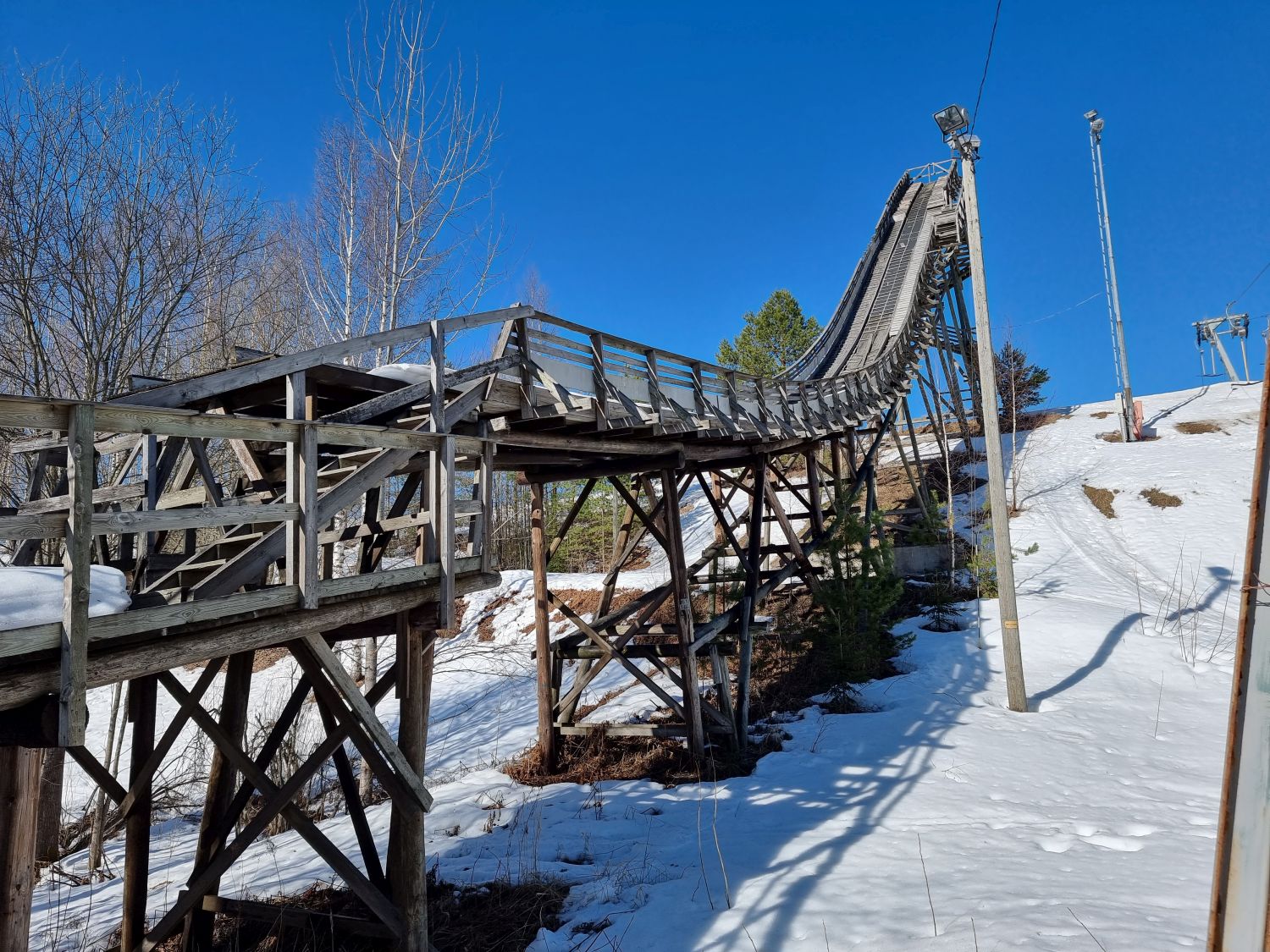Tornimäki – Mikkeli in Finland - a wooden structure on the side of a snowy slope.