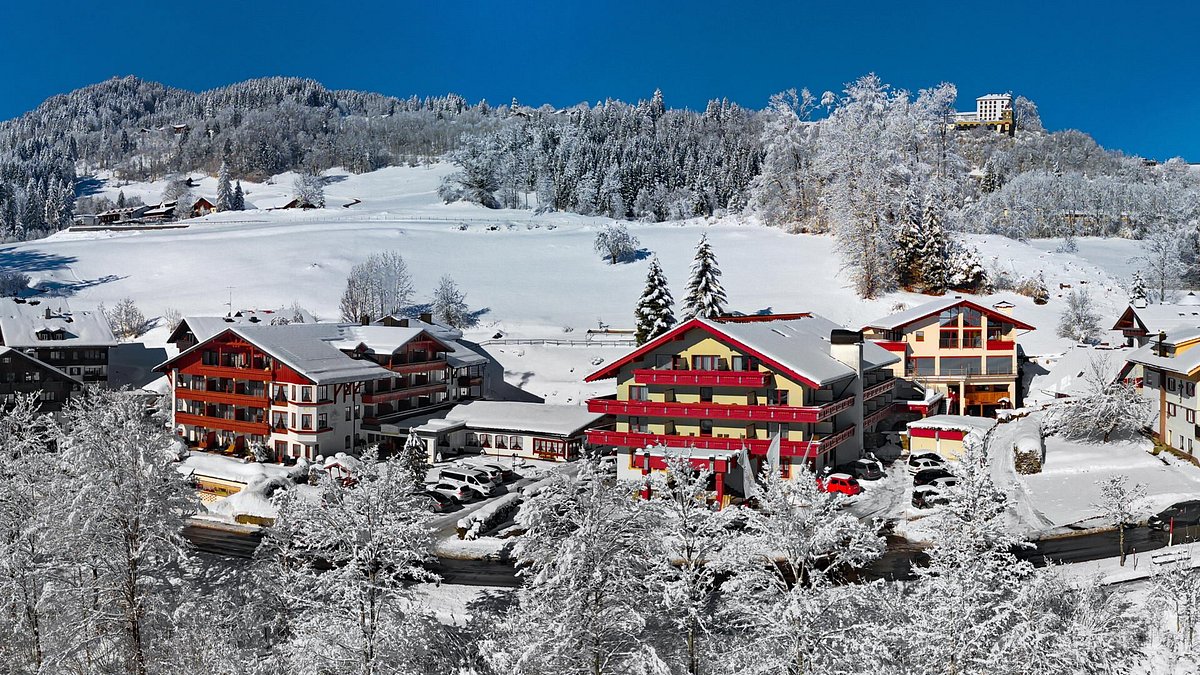 Homberg in Switzerland: a ski resort surrounded by snow covered trees.