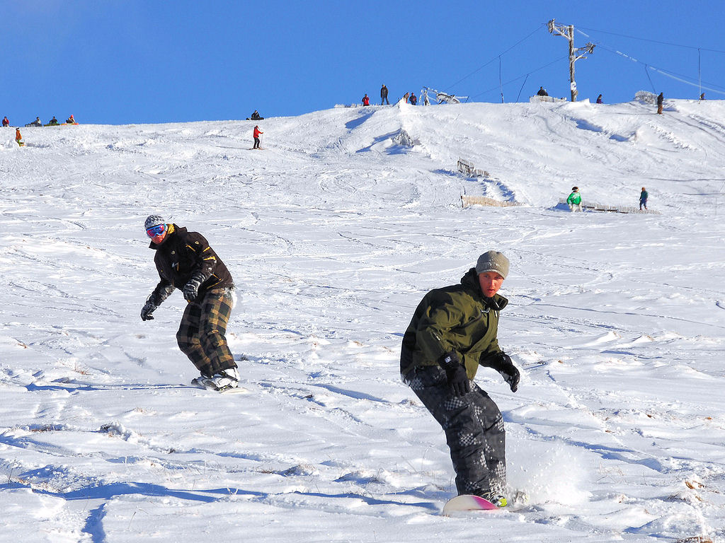 Carlisle Ski Club – Yad Moss in United Kingdom - a group of people skiing down a snowy hill.