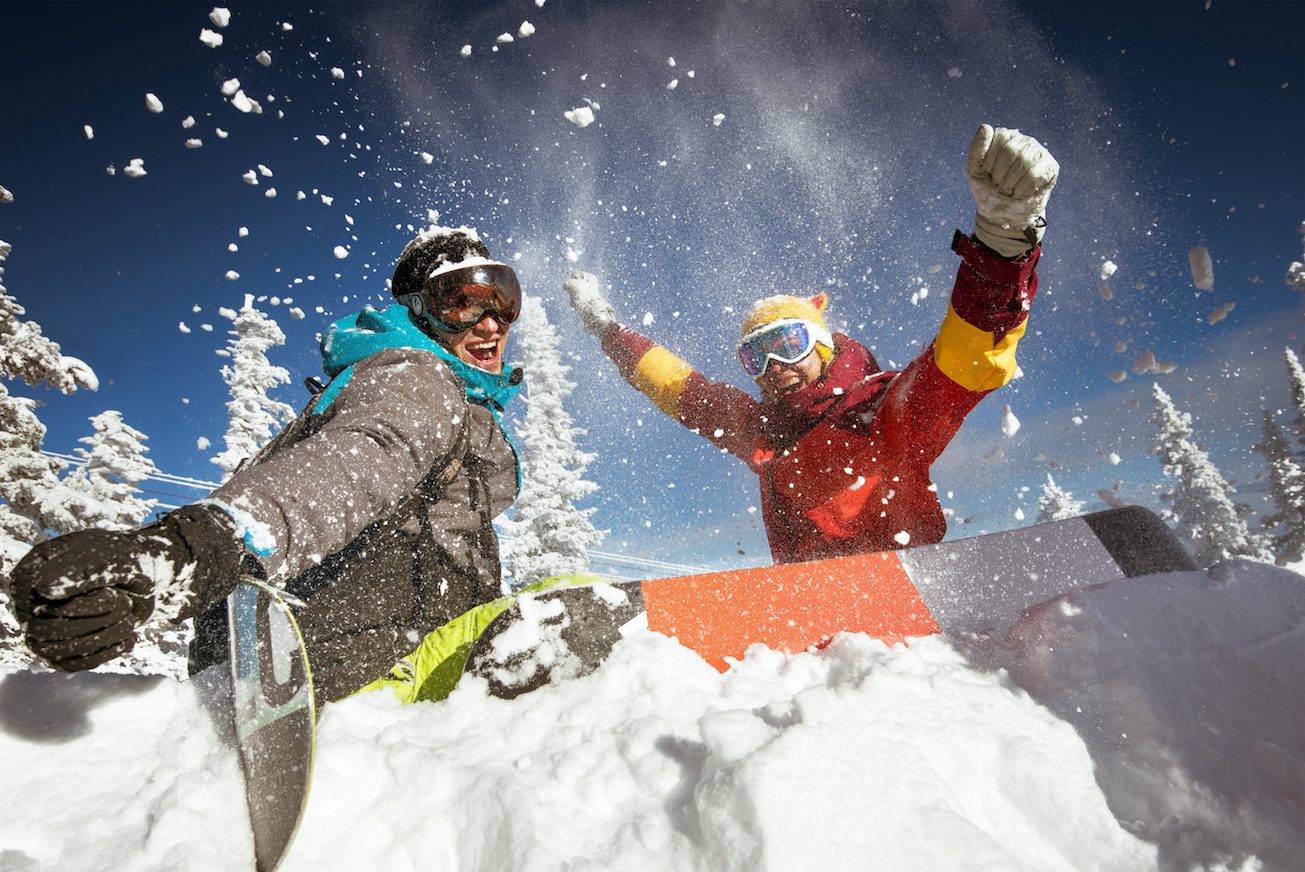 Punto de Nieve Santa Inés in Spain - two snowboarders in the snow.