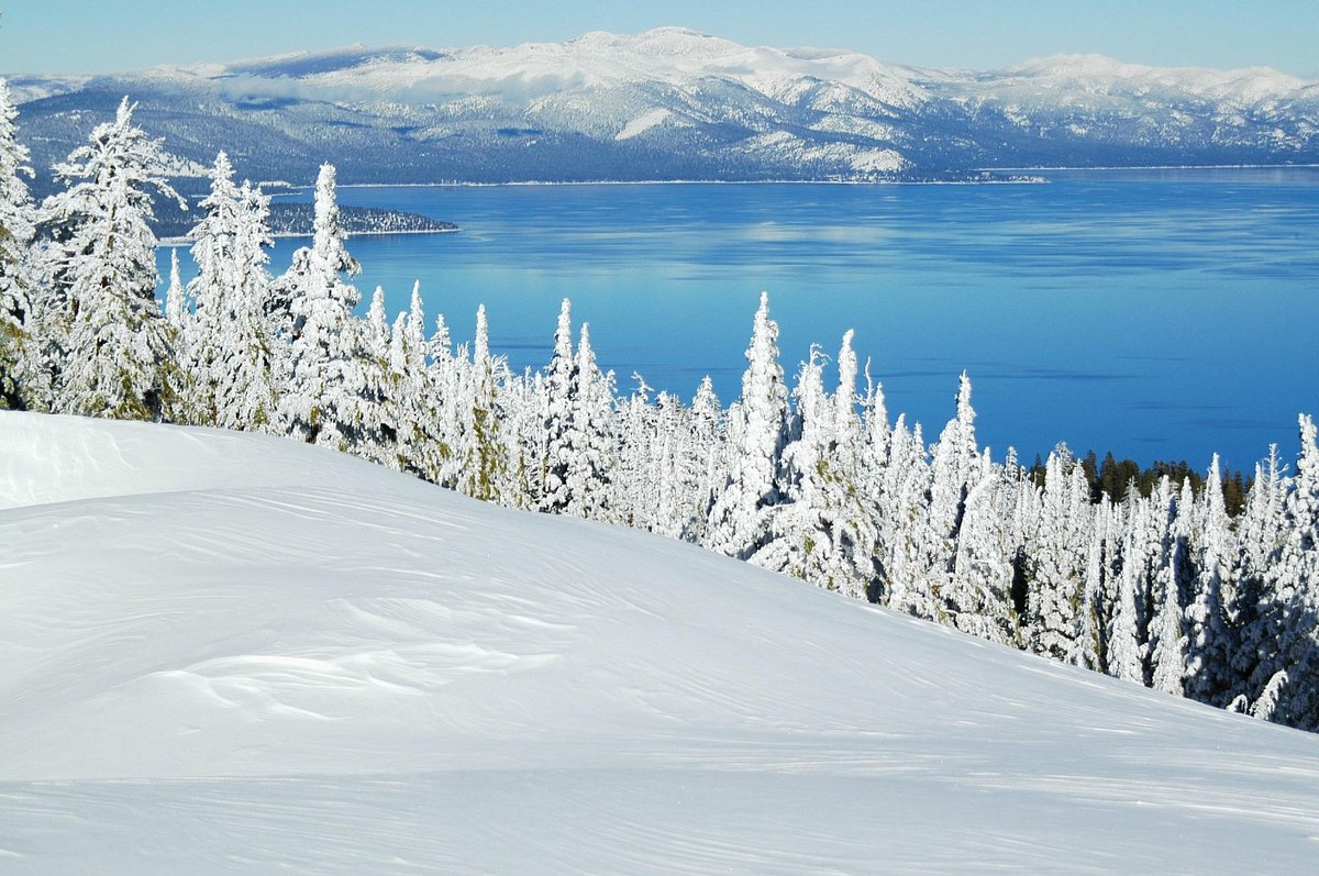 Homewood Mountain Resort in USA - a view of the lake and mountains from a ski slope.