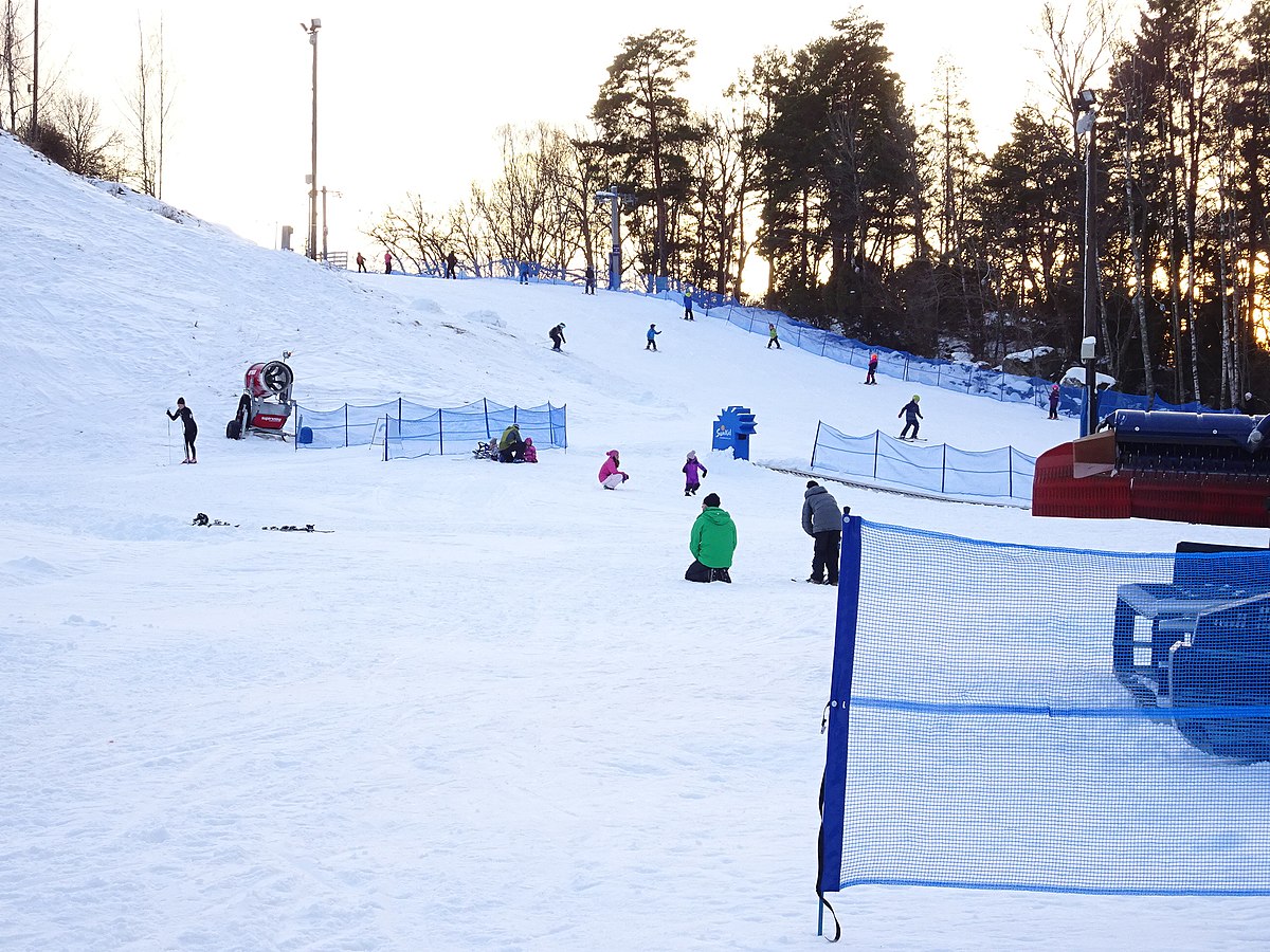 Vedbobacken – Västerås in Sweden - a group of people riding down a snow covered slope.