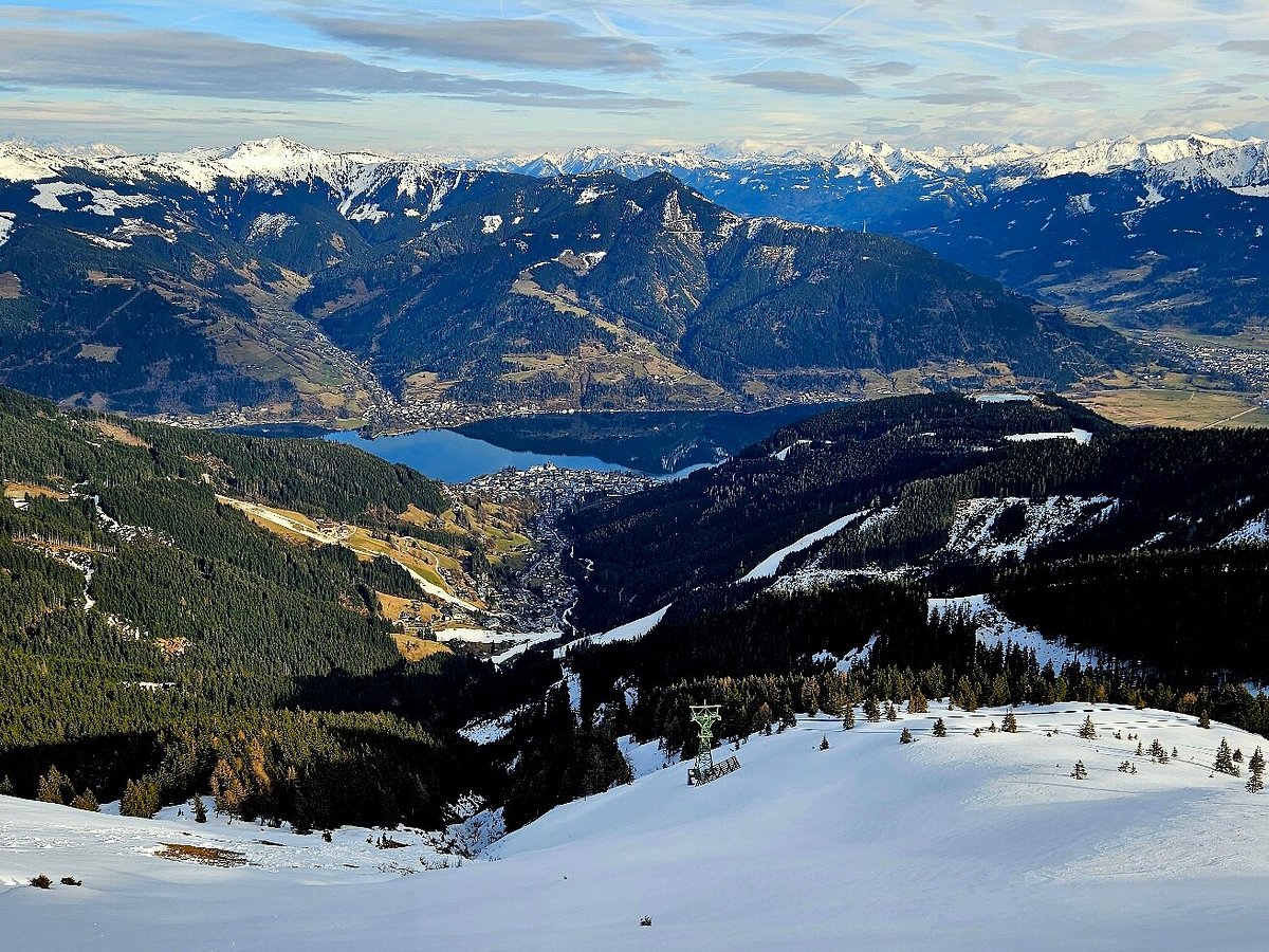 Freizeitzentrum in Germany - a view from the top of a snowy mountain.