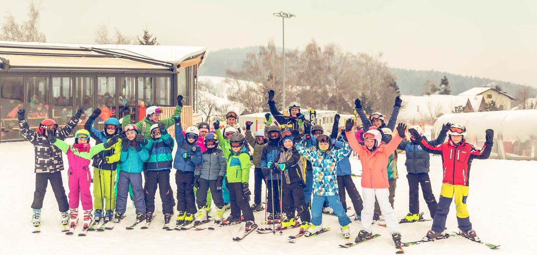 Wexl Arena – St Corona am Wechsel in Austria - a group of people posing for a photo in the snow.