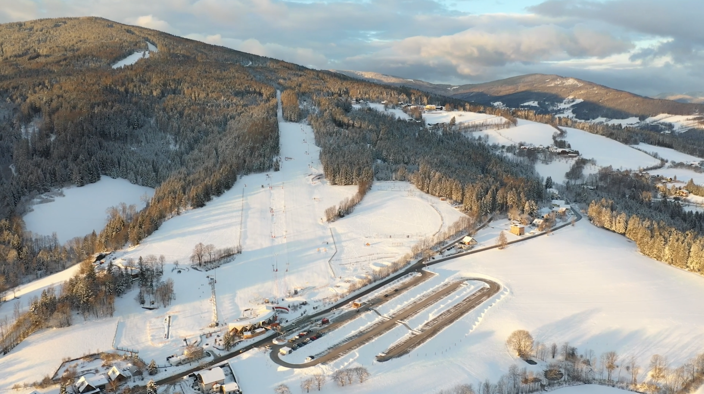 Wexl Arena – St Corona am Wechsel in Austria: an aerial view of a ski resort in the mountains.