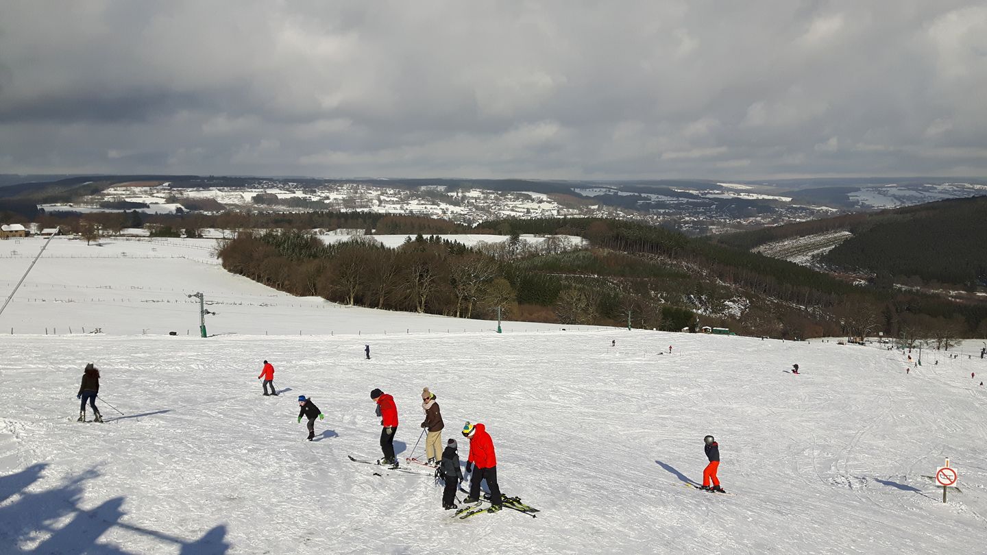 Le Monty – Lierneux in Belgium - a group of people skiing down a snowy hill.