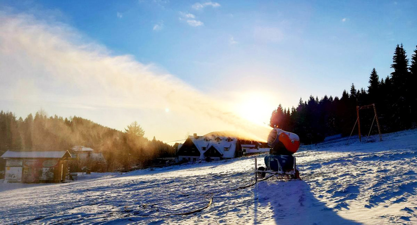 Velflink – Pernink, Czech Republic, snow cannon in operation