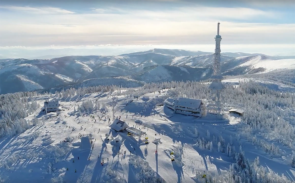 Okrągla Górka – Kamianna in Poland: a view of a ski resort in the mountains.