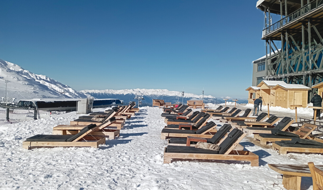 Mount Parnassos – Fterolakka | Kellaria in Greece - snow on the ground.