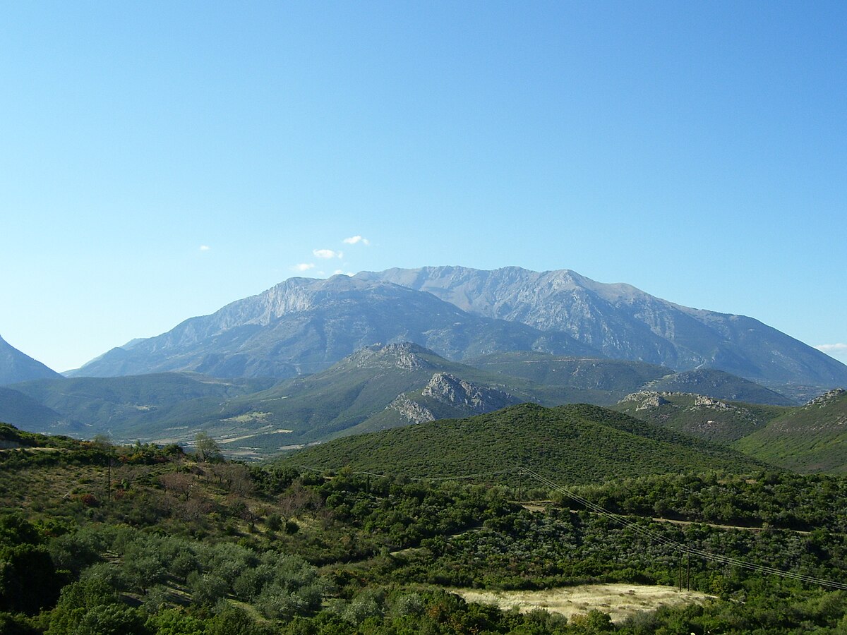 Mount Parnassos – Fterolakka | ​Kellaria in Greece - the view of the mountains from the top of the hill.