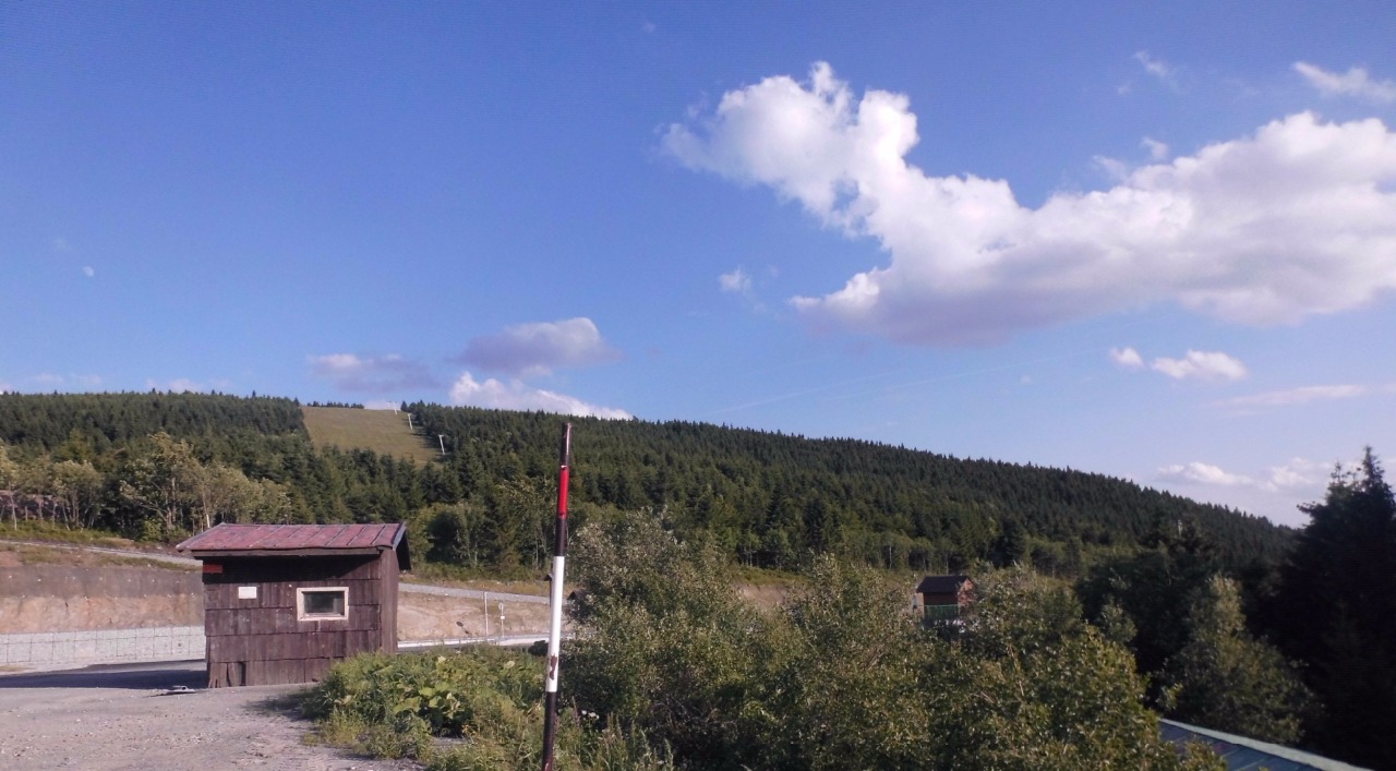 U Pekina – Zlaté Hory-Dolní Údolí in Czech Republic: a small building on the side of a road.