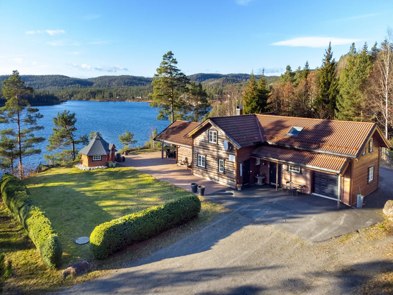 Vegårshei in Norway - a house with a lake in the background.