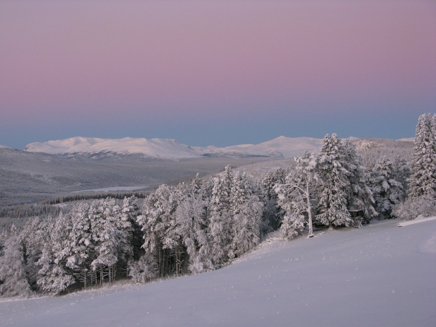 Dalseter – Espedalen in Norway - the sky is pink.