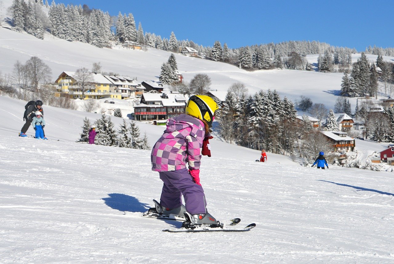 Winterberglifte – Schonach im Schwarzwald in Germany - a person on a snowboard in the snow.