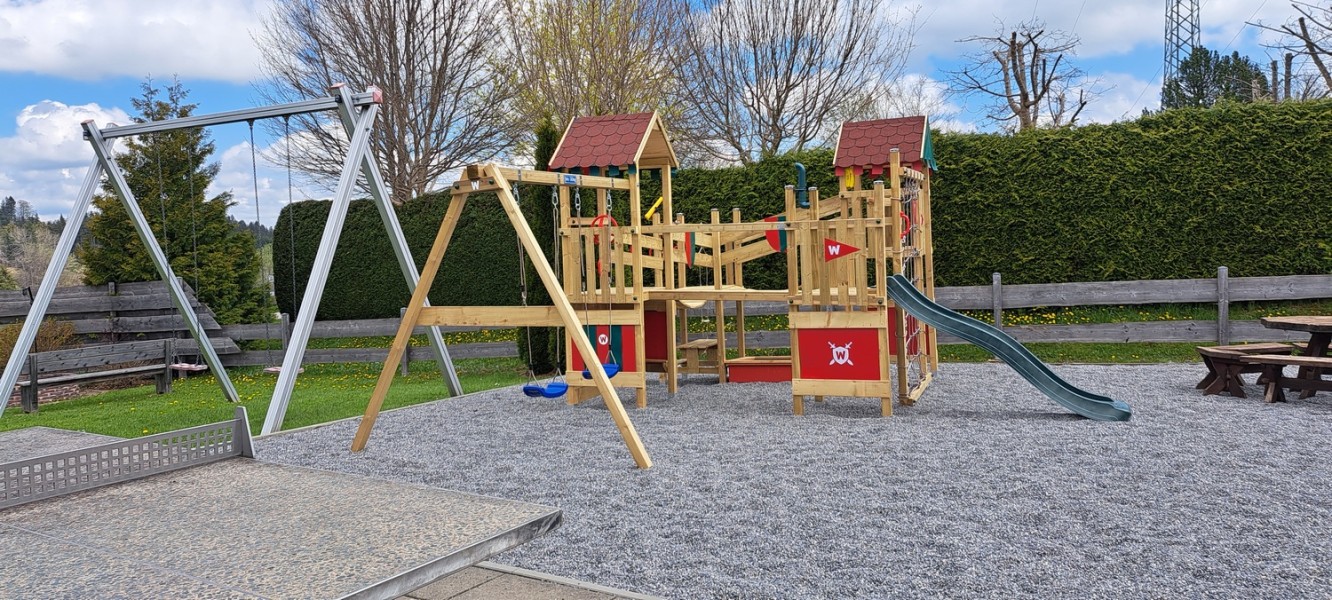 Ellegglifte – Faistenoy in Germany - a children's play area with swings and swings.
