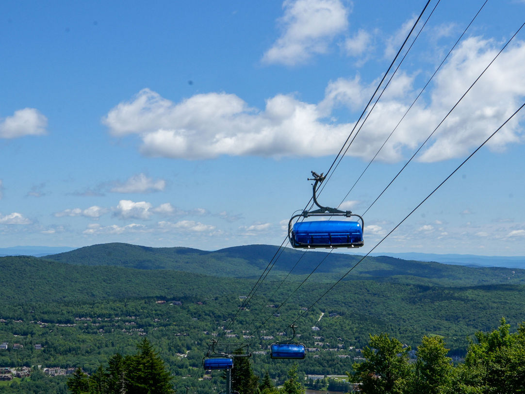 Mount Snow in USA - a cable car going up the mountain.